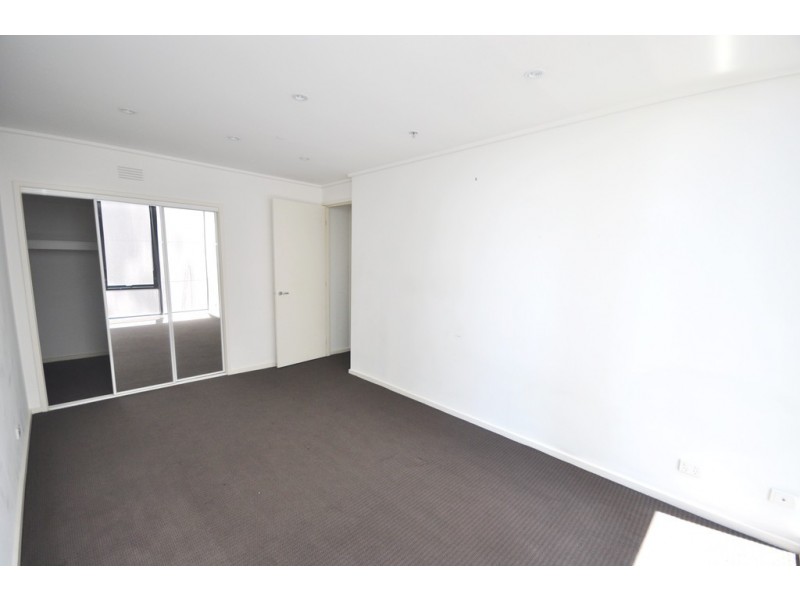 REF 24870/173 City Road, Southbank VIC 3006