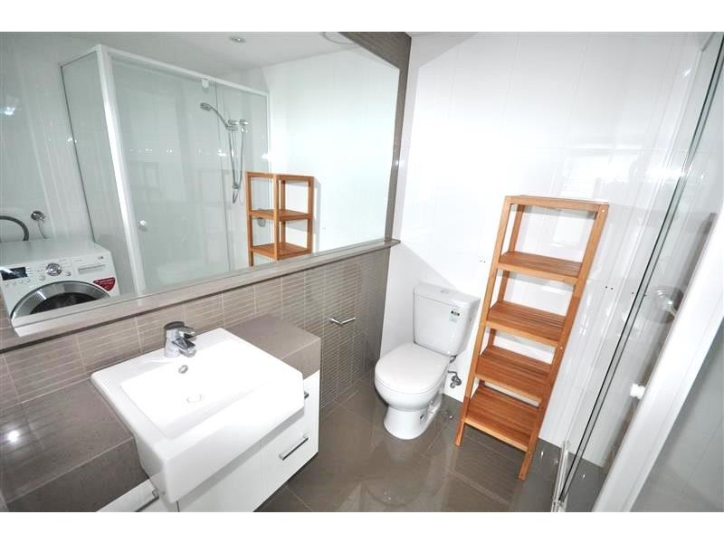 REF 24894/83 Whiteman Street, Southbank VIC 3006