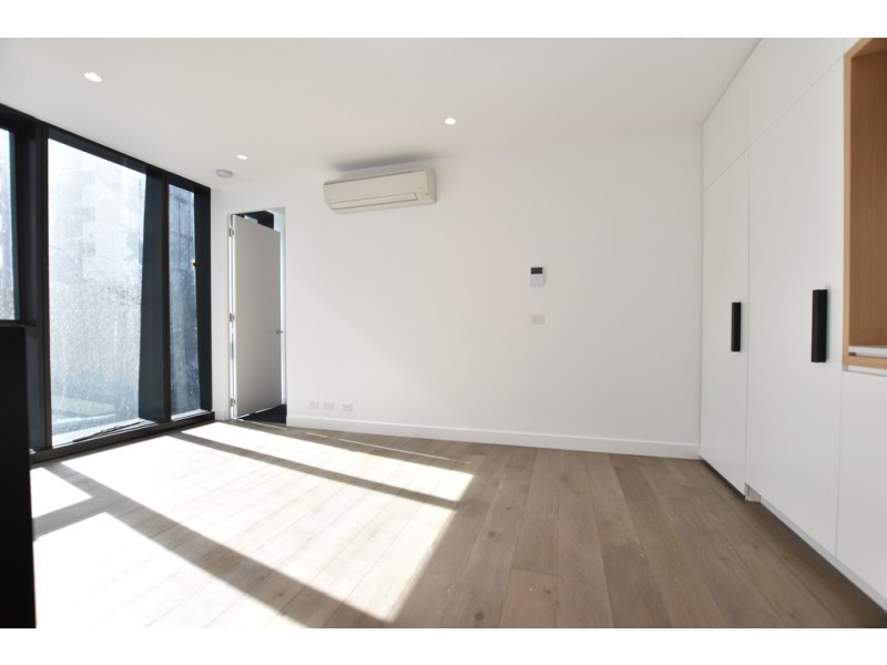 D318/15 Doepel Way, Docklands VIC 3008