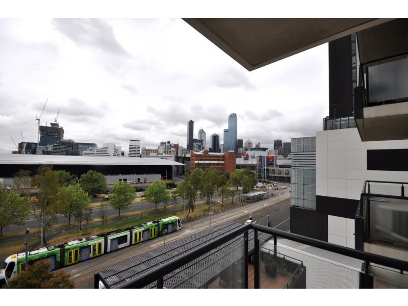 REF 24918/79 Whiteman Street, Southbank VIC 3006