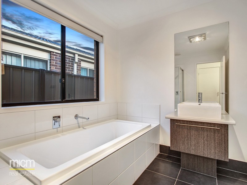 12 Palace Road, Point Cook VIC 3030
