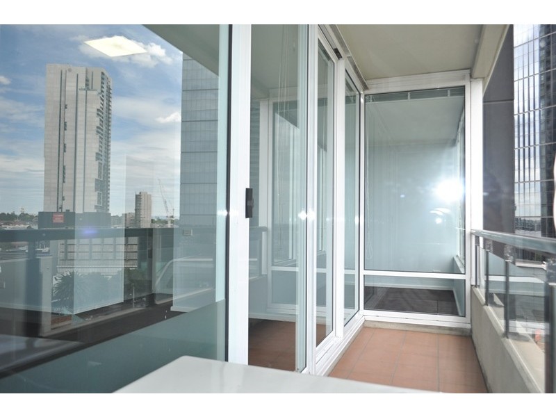 REF 24937/79 Whiteman Street, Southbank VIC 3006