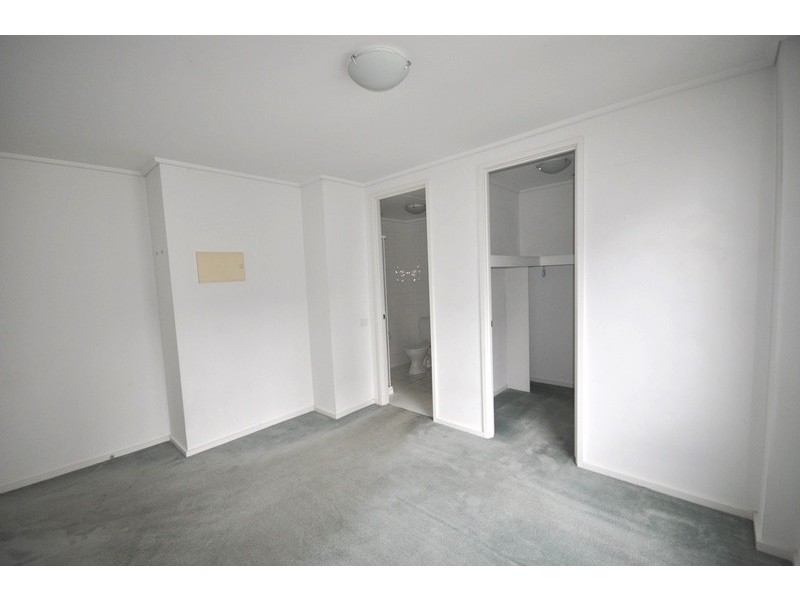 REF 24941/99 Whiteman Street, Southbank VIC 3006