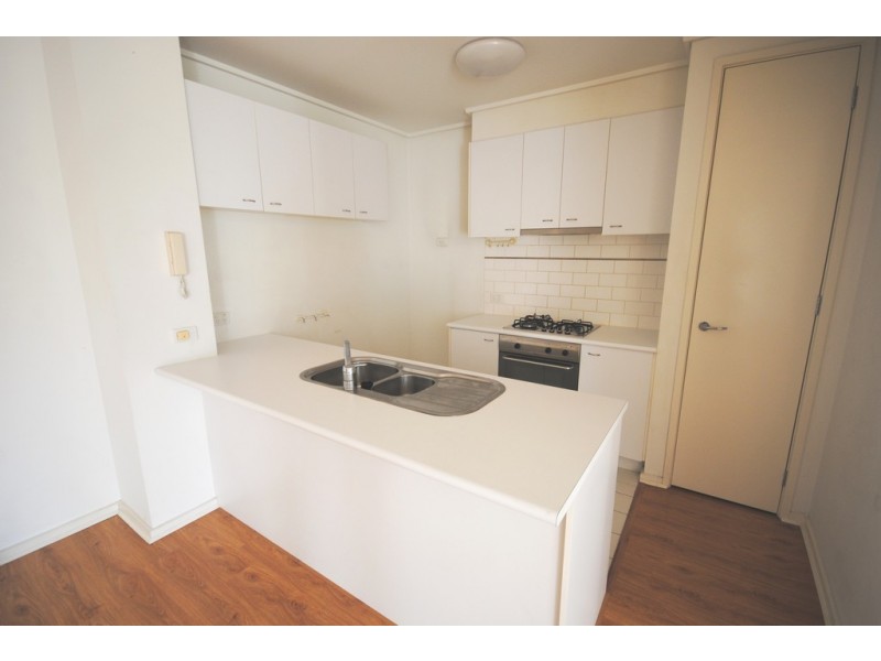 REF 24958/28 Bank Street, South Melbourne VIC 3205