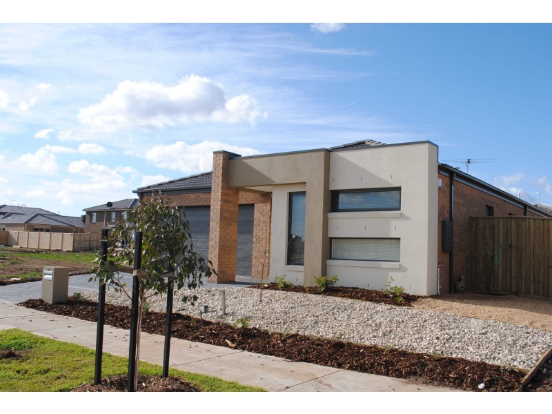 27 Sunnybank Drive, Point Cook VIC 3030