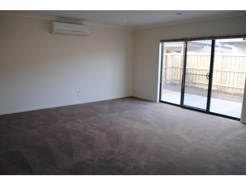 27 Sunnybank Drive, Point Cook VIC 3030