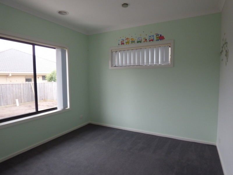 8 Foreshore Court, Sanctuary Lakes VIC 3030