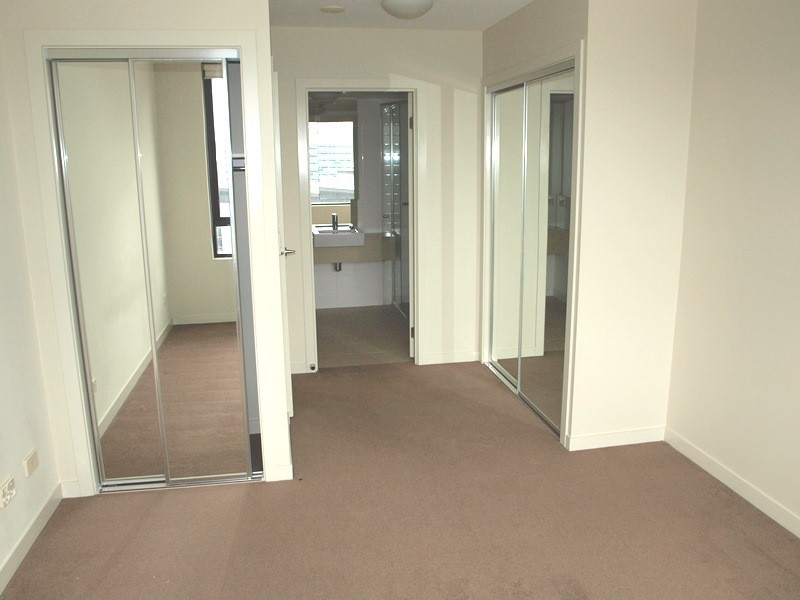 2007/100 Harbour Esplanade, Docklands VIC 3008