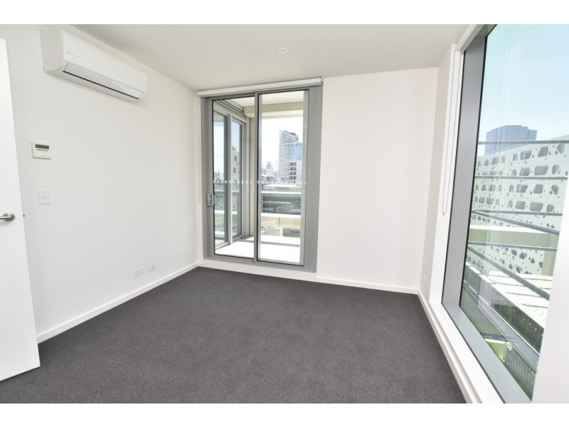 1005E/888 Collins Street, Docklands VIC 3008