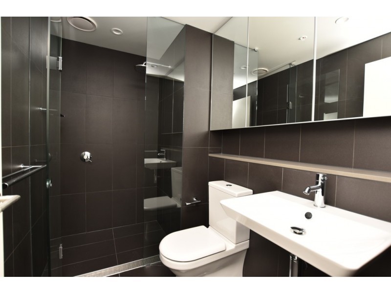 1005E/888 Collins Street, Docklands VIC 3008