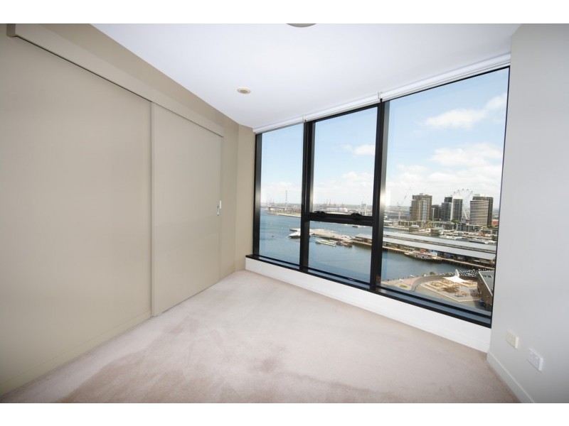 1811/100 Harbour Esplanade, Docklands VIC 3008