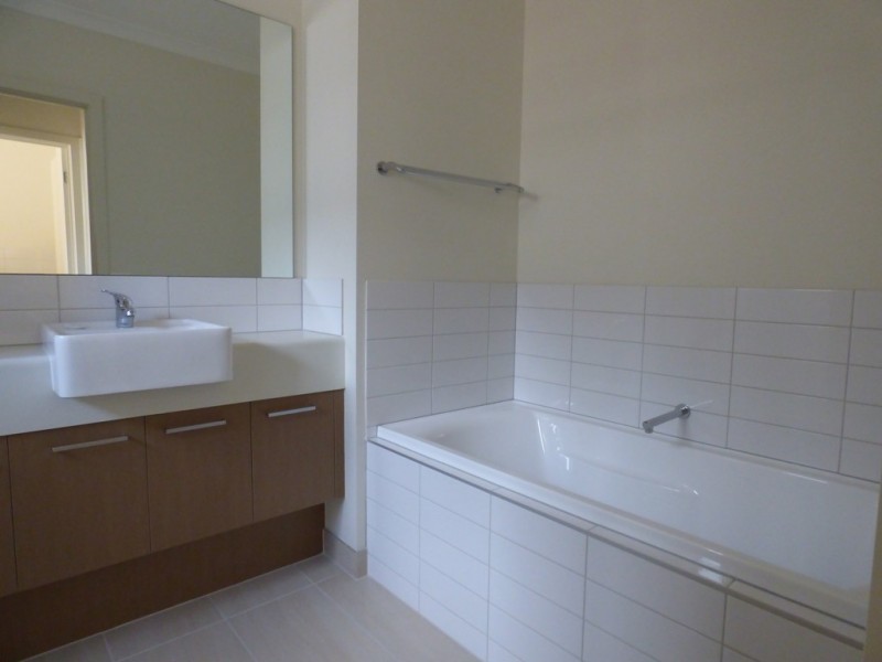 18 Wisdom Avenue, Truganina VIC 3029