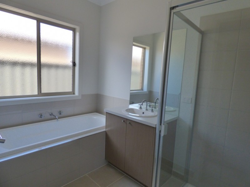 38 Lansdowne Parade, Truganina VIC 3029