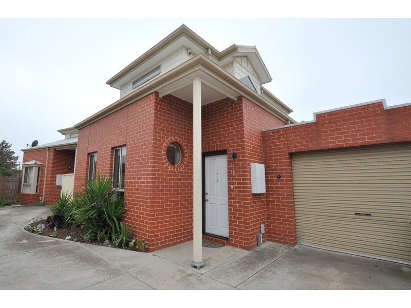 2/18 Conifer Avenue, Brooklyn VIC 3012