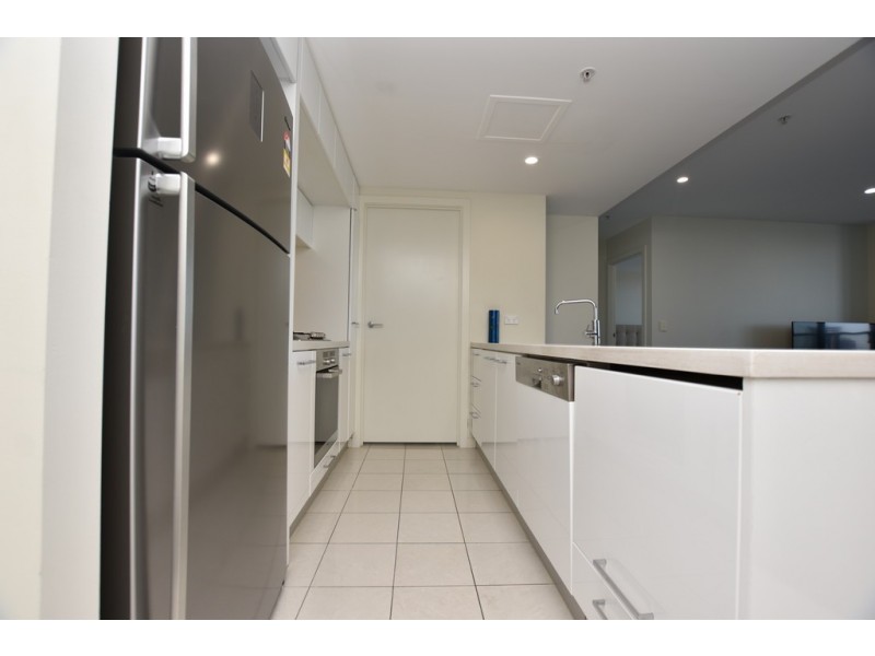 2703/100 Harbour Esplanade, Docklands VIC 3008