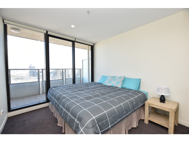 2703/100 Harbour Esplanade, Docklands VIC 3008