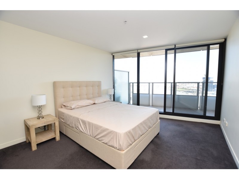 2703/100 Harbour Esplanade, Docklands VIC 3008