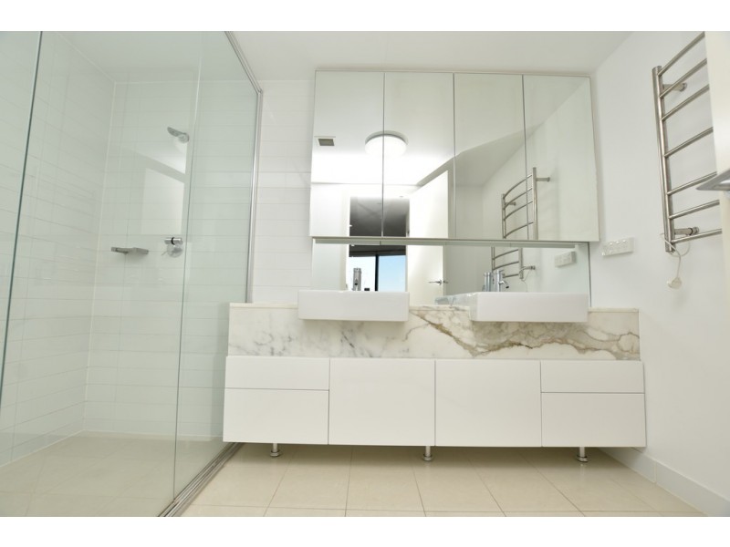 2703/100 Harbour Esplanade, Docklands VIC 3008