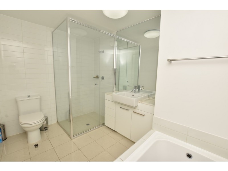 2703/100 Harbour Esplanade, Docklands VIC 3008