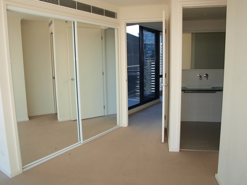 REF 01113/63 Whiteman Street, Southbank VIC 3006