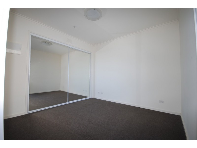 REF 01117/63 Whiteman Street, Southbank VIC 3006