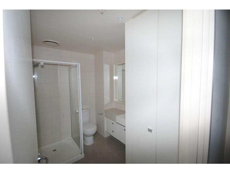 REF 01117/63 Whiteman Street, Southbank VIC 3006