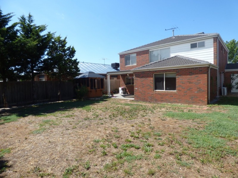 15 Lancaster Drive, Point Cook VIC 3030