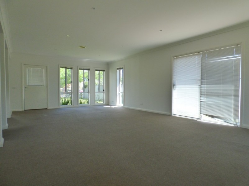 59 Vaucluse Boulevard, Sanctuary Lakes VIC 3030