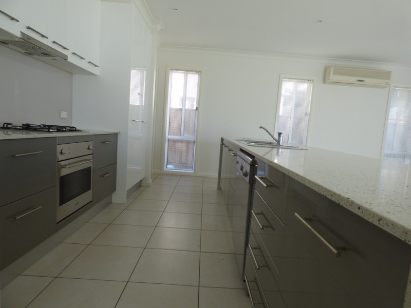 59 Vaucluse Boulevard, Sanctuary Lakes VIC 3030