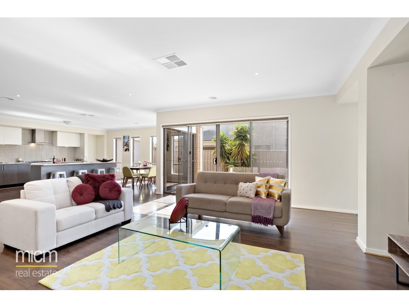 11 St Laurent Boulevard, Point Cook VIC 3030