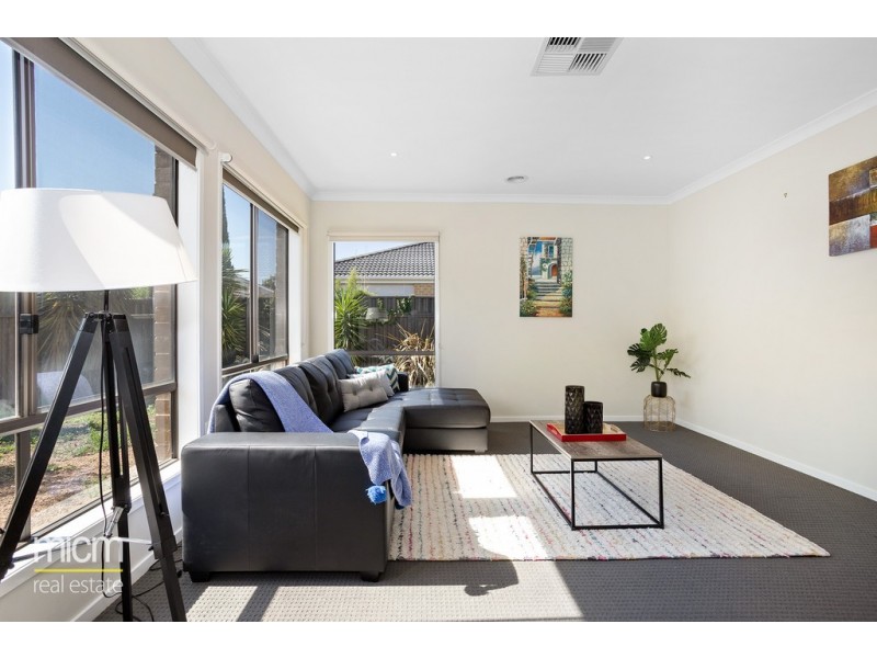 11 St Laurent Boulevard, Point Cook VIC 3030