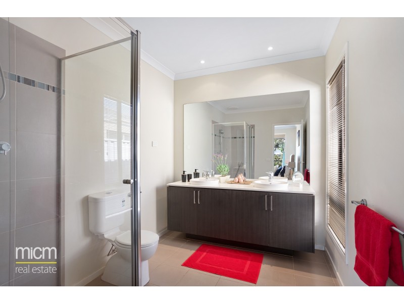 11 St Laurent Boulevard, Point Cook VIC 3030