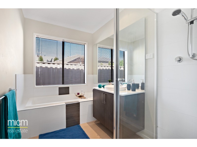 11 St Laurent Boulevard, Point Cook VIC 3030