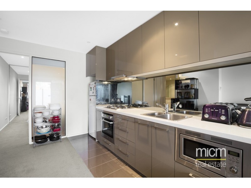 REF 01242/110 Kavanagh Street, Southbank VIC 3006