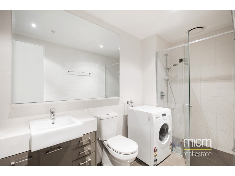 REF 01242/110 Kavanagh Street, Southbank VIC 3006