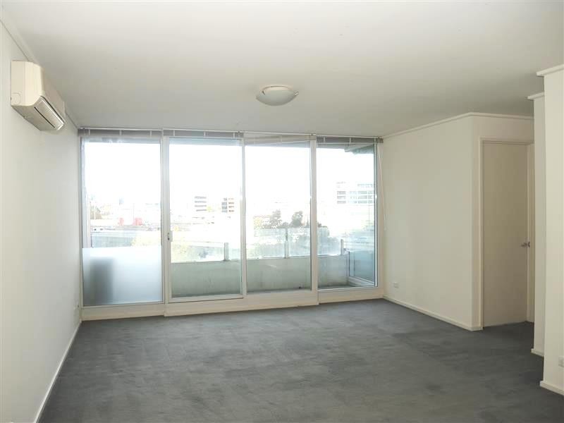 REF 01275/83 Whiteman Street, Southbank VIC 3006