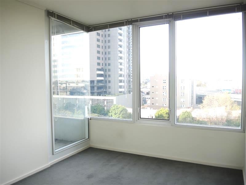 REF 01275/83 Whiteman Street, Southbank VIC 3006
