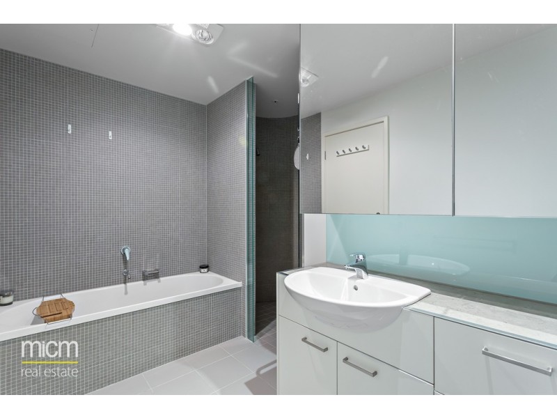 902/15 Caravel Lane, Docklands VIC 3008