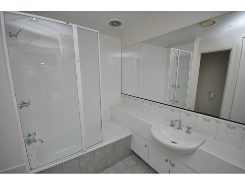 REF 02076/28 Jeffcott Street, West Melbourne VIC 3003