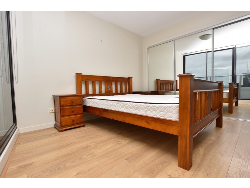 1909/100 Harbour Esplanade, Docklands VIC 3008