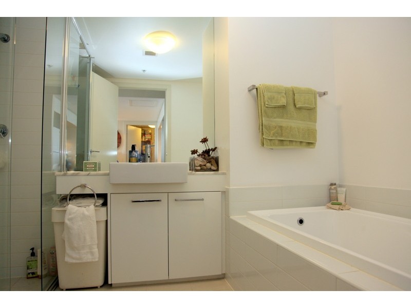 3003/100 Harbour Esplanade, Docklands VIC 3008