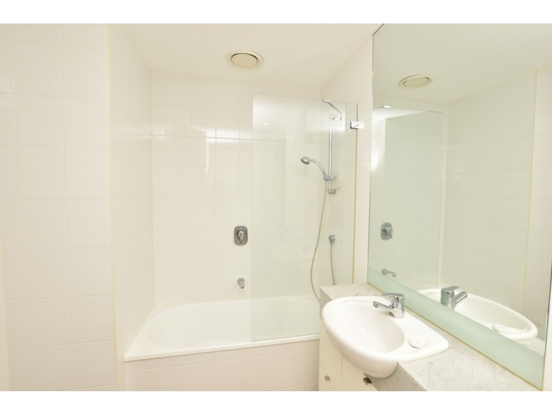 REF 02081/173 City Road, Southbank VIC 3006