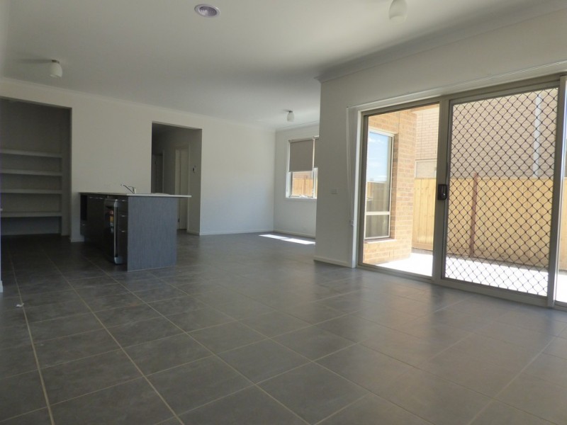 171 Sanctuary Lakes South Boulevard, Point Cook VIC 3030