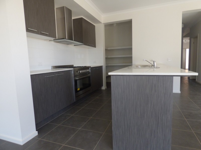 171 Sanctuary Lakes South Boulevard, Point Cook VIC 3030