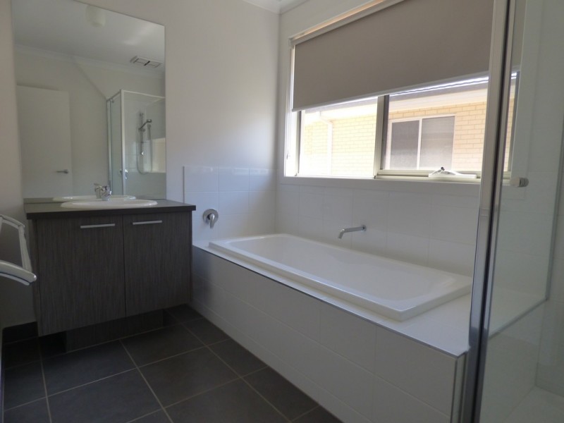 171 Sanctuary Lakes South Boulevard, Point Cook VIC 3030