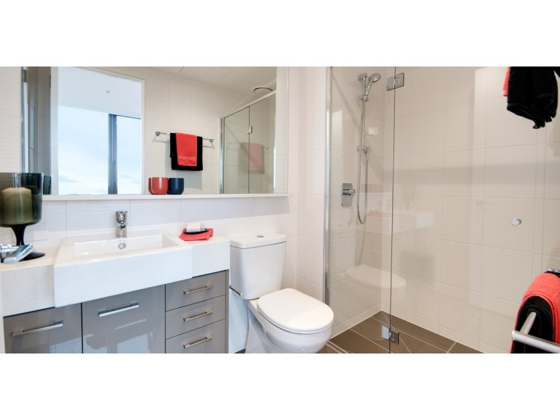 REF 020810/118 Kavanagh Street, Southbank VIC 3006