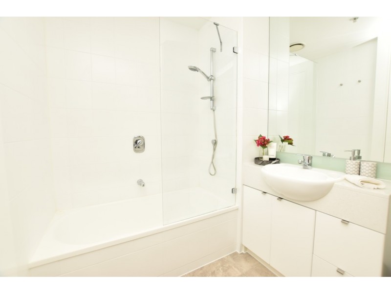 REF 021011/183 City Road, Southbank VIC 3006