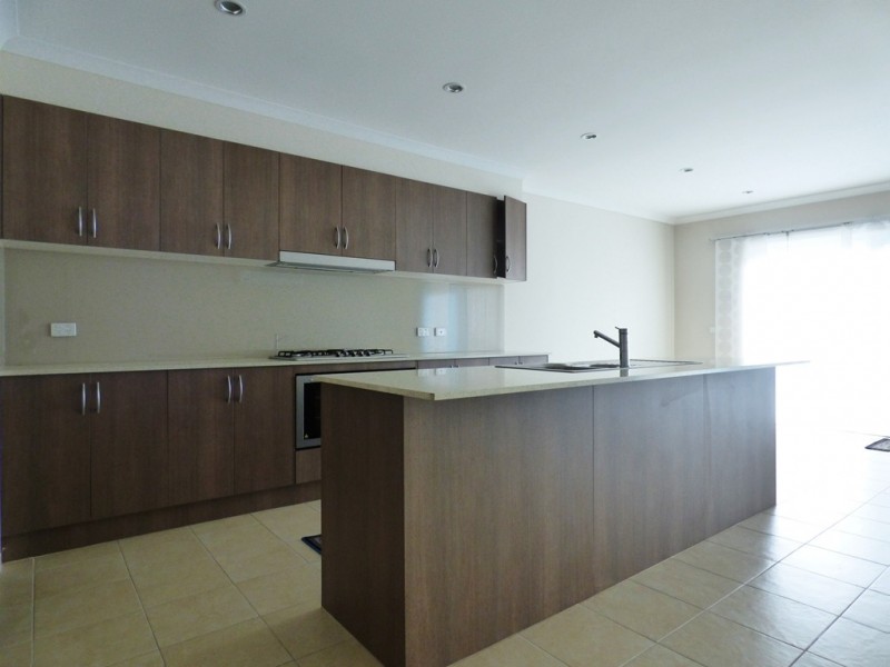 10 Whitetop Drive, Point Cook VIC 3030