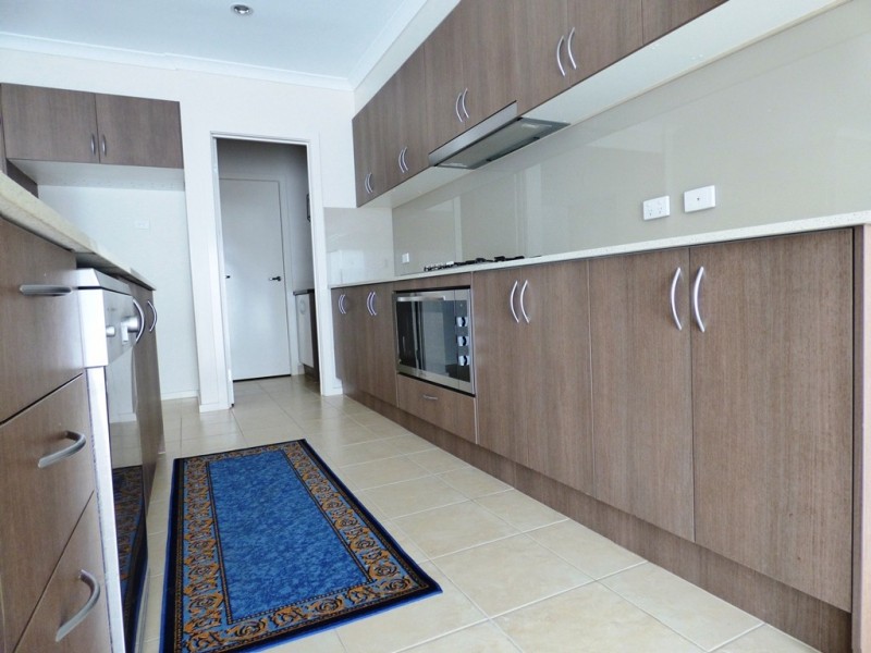 10 Whitetop Drive, Point Cook VIC 3030