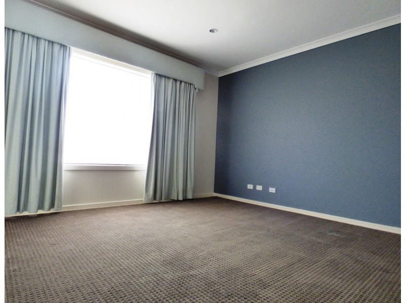 10 Whitetop Drive, Point Cook VIC 3030